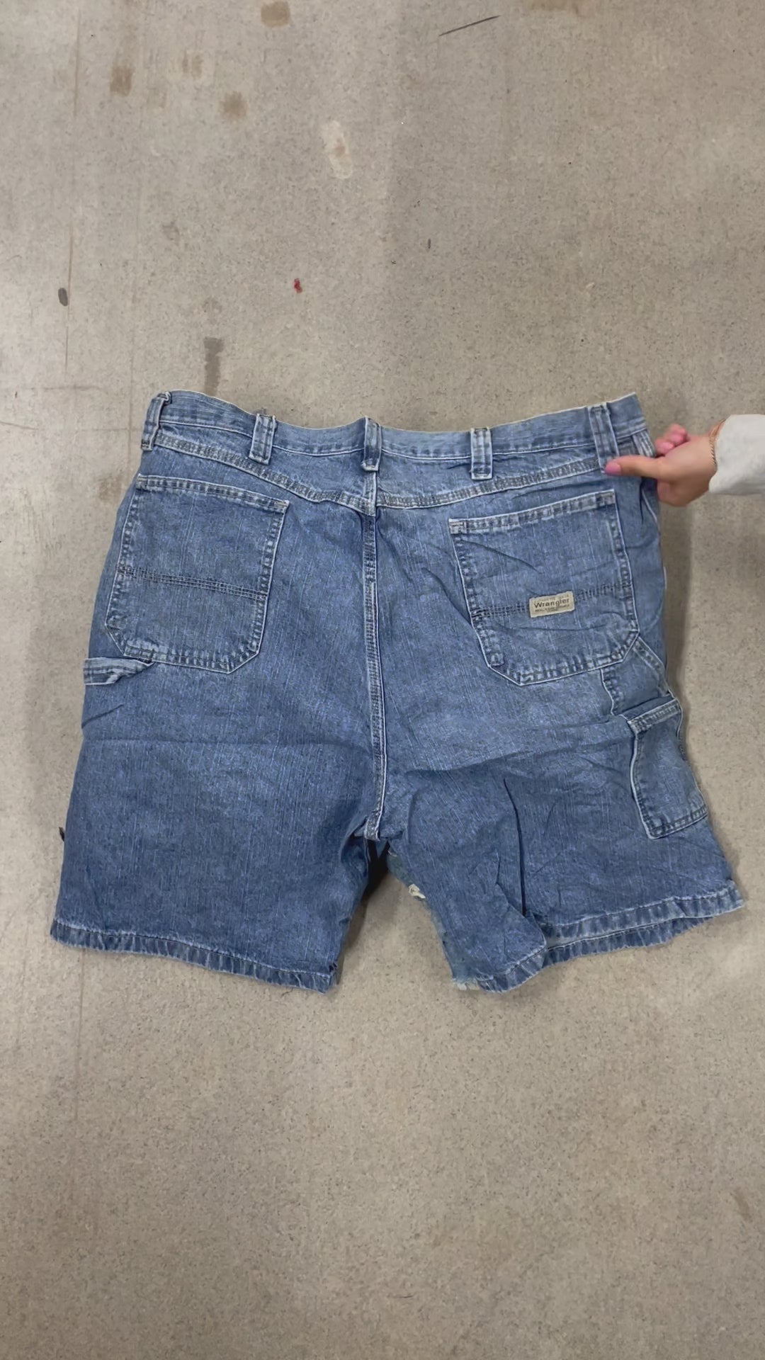 Collection of 50X L.L.W SHORTS GRADE B in a gallery layout