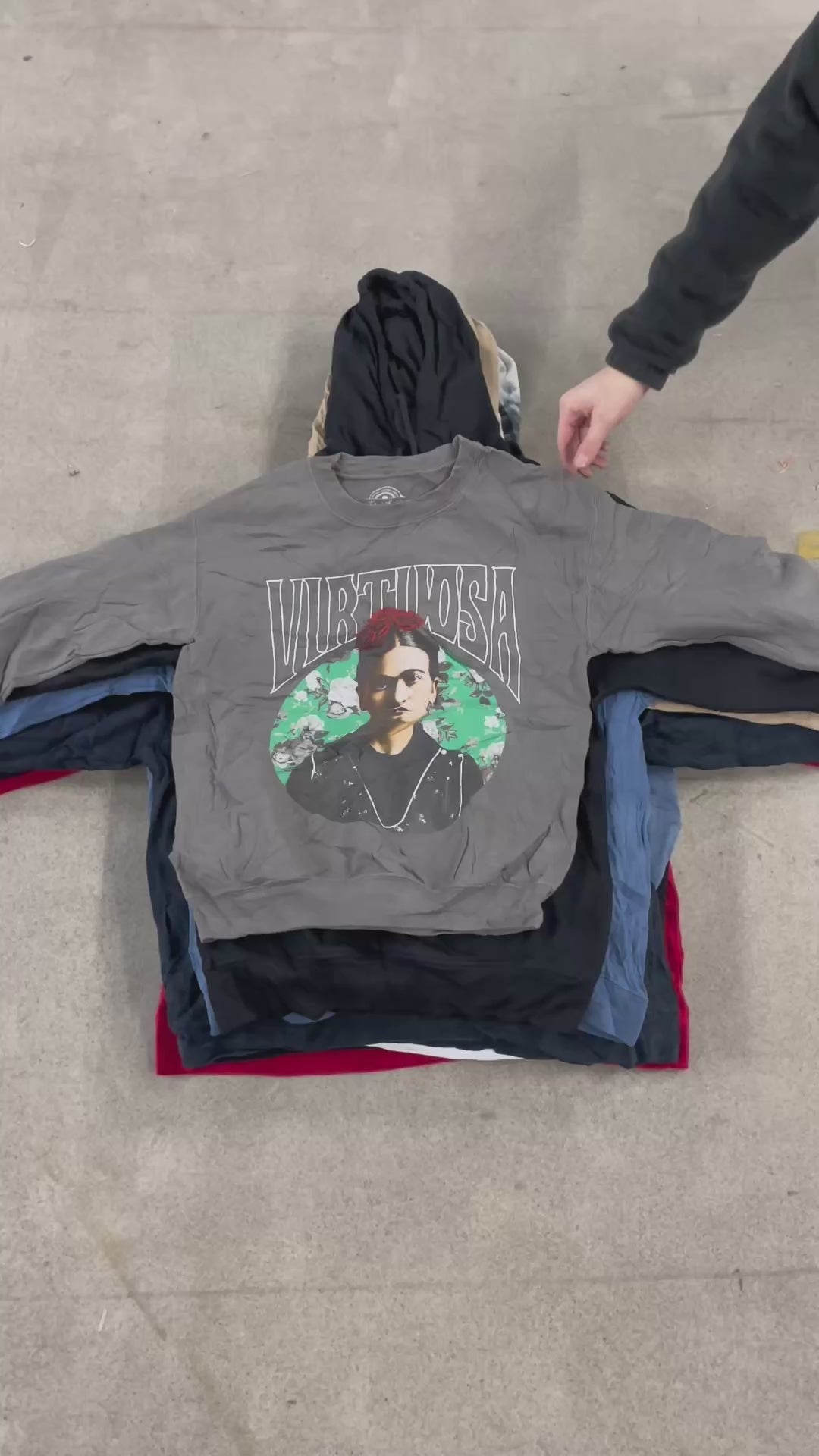 Collection of 25X TOUR SWEATSHIRT in a gallery layout
