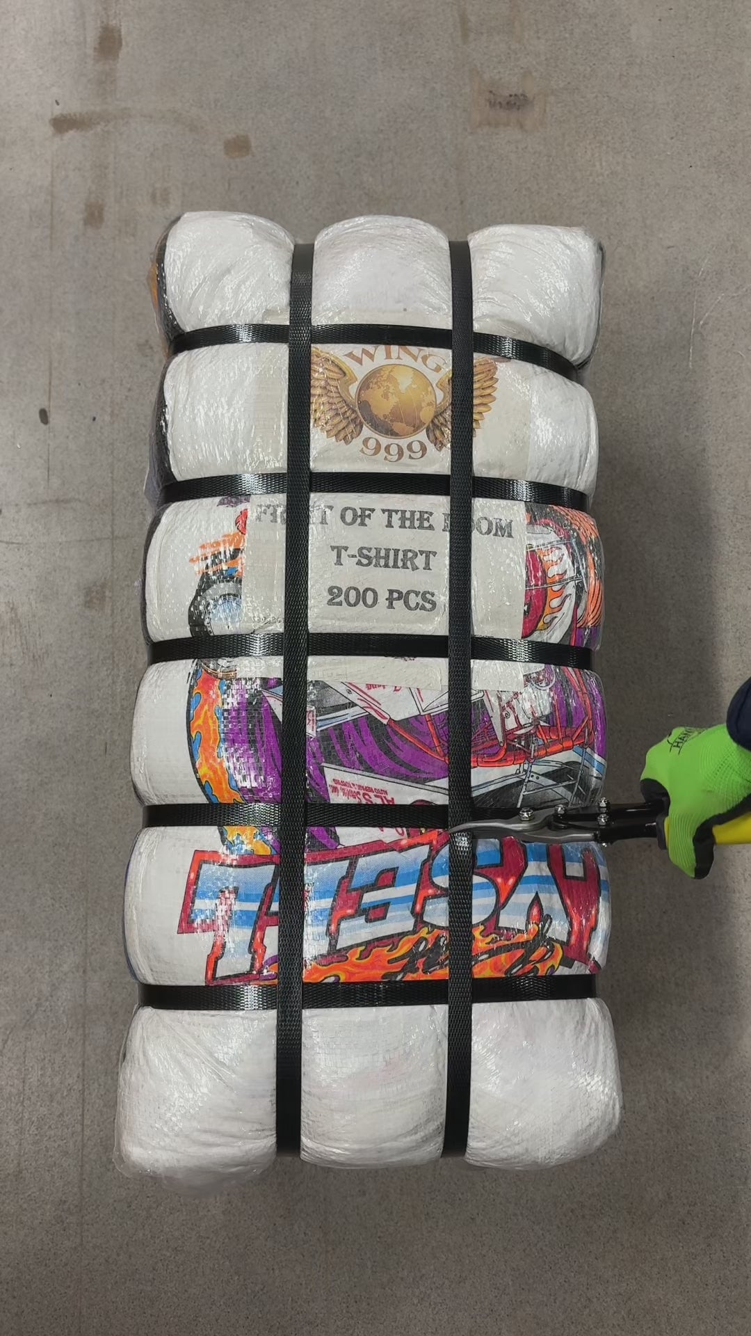 Collection of 100X FRUIT OF THE LOOM T-SHIRTS in a gallery layout