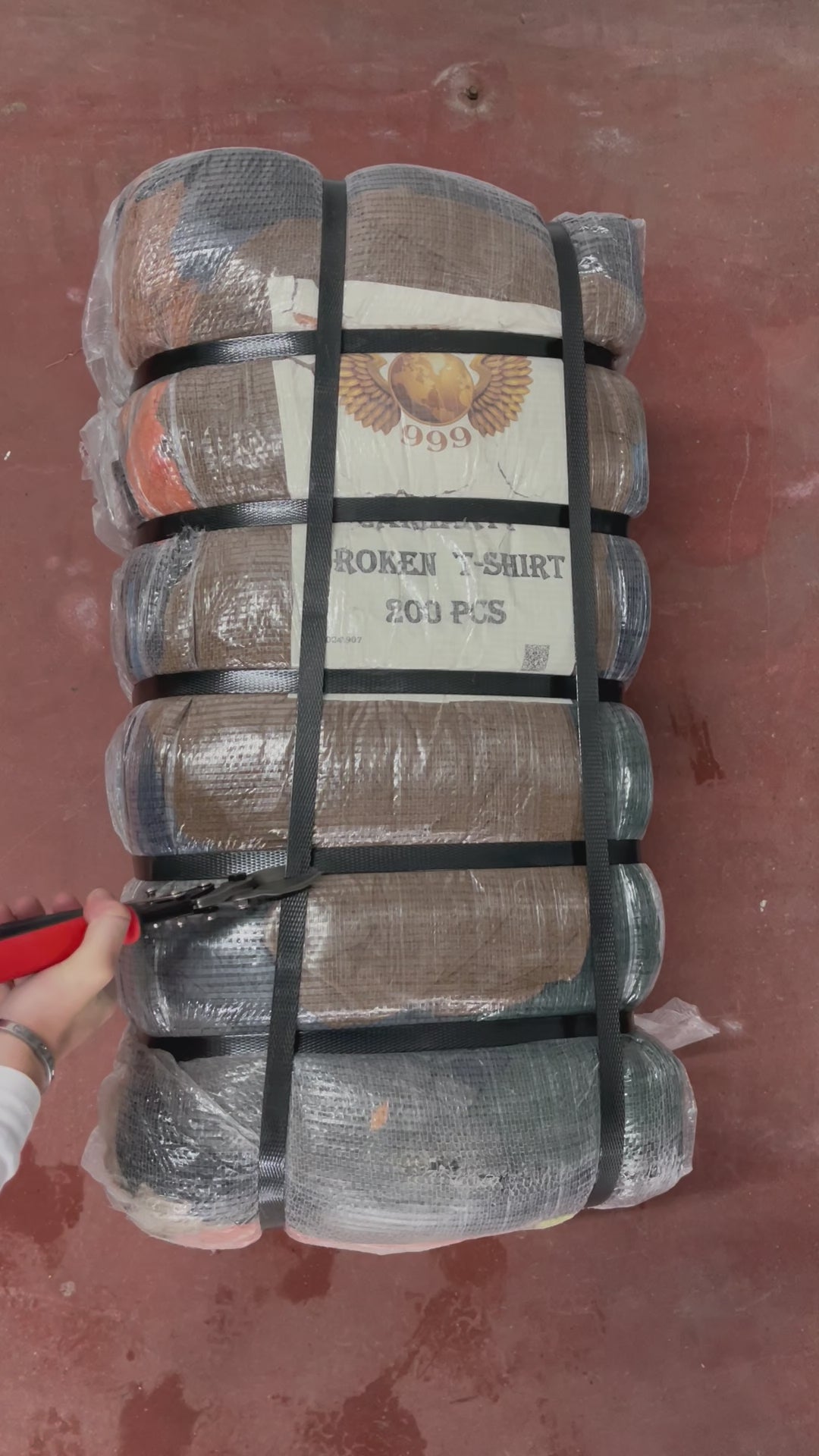 Collection of 100X CARHARTT BROKEN T-SHIRTS in a gallery layout