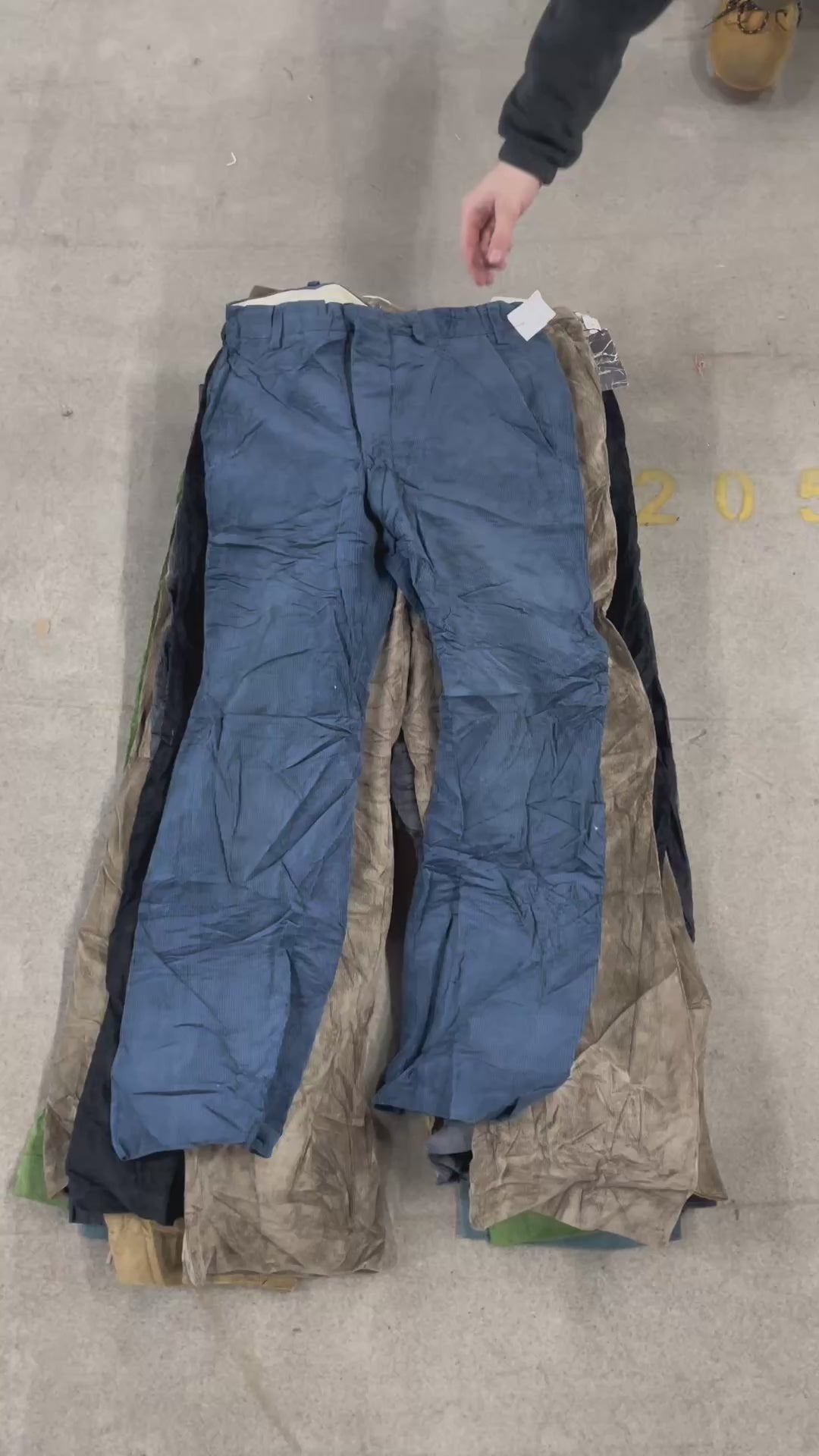 Collection of 25X UNBRANDED MENS CORDUROY PANTS in a gallery layout