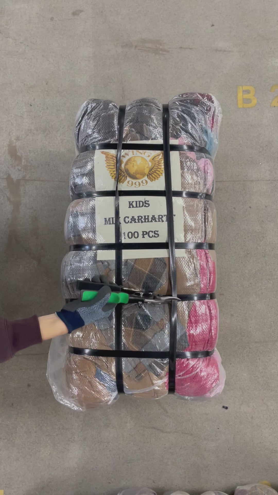 Collection of 50X KIDS MIX CARHARTT in a gallery layout