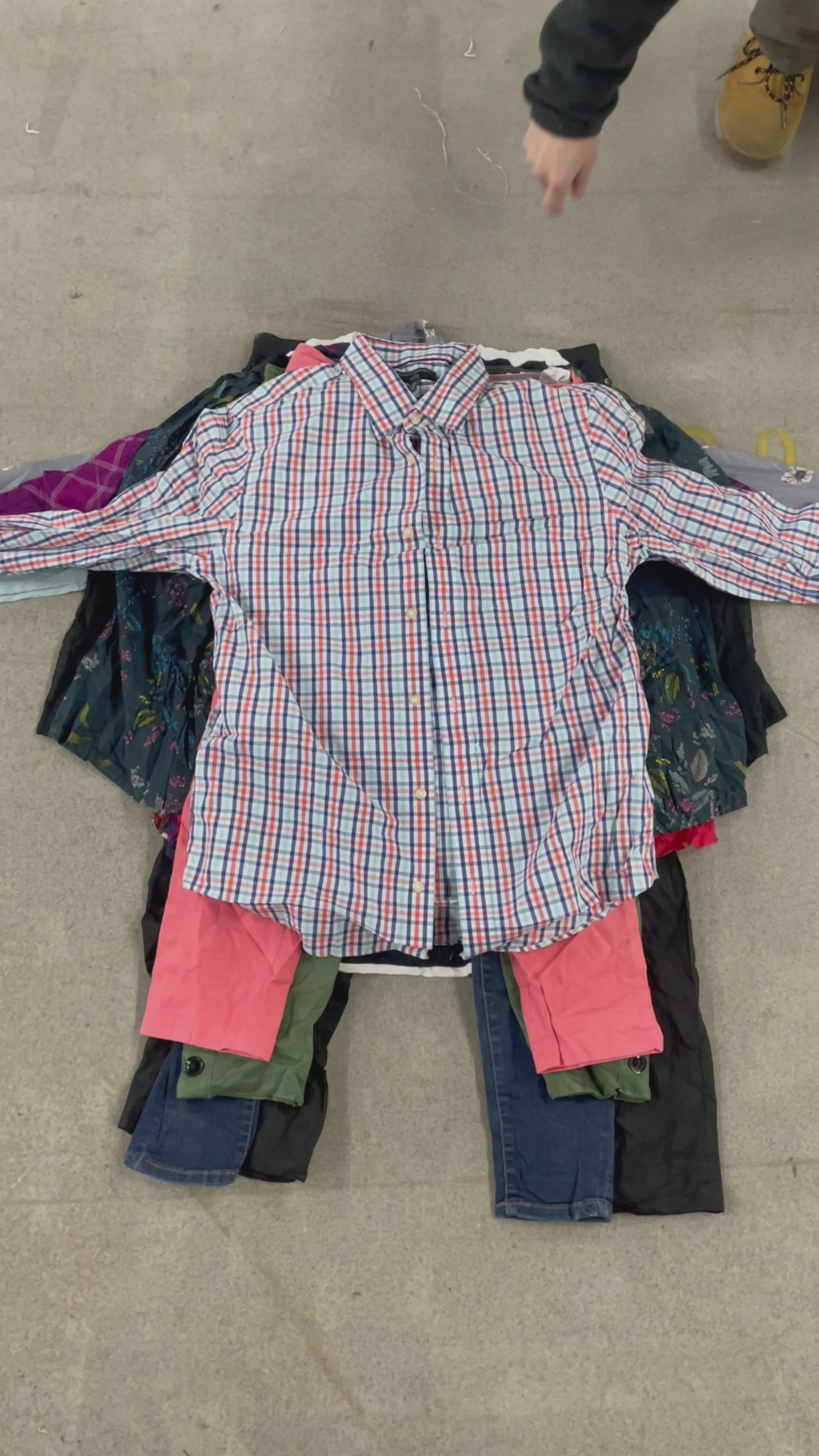 Collection of 50X BANANA REPUBLIC SUMMER MIX in a gallery layout
