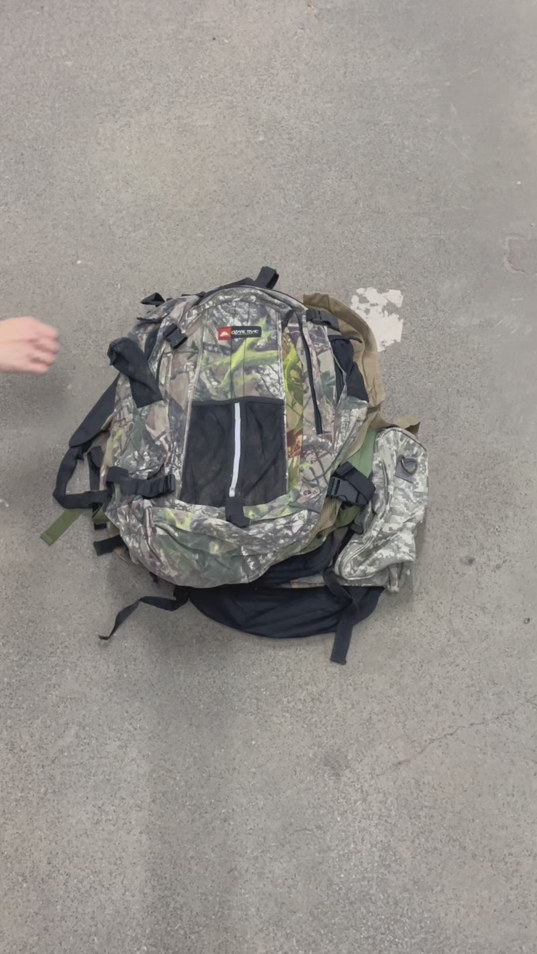 Collection of 25X MIX ARMY STYLE BAGS A/B in a gallery layout