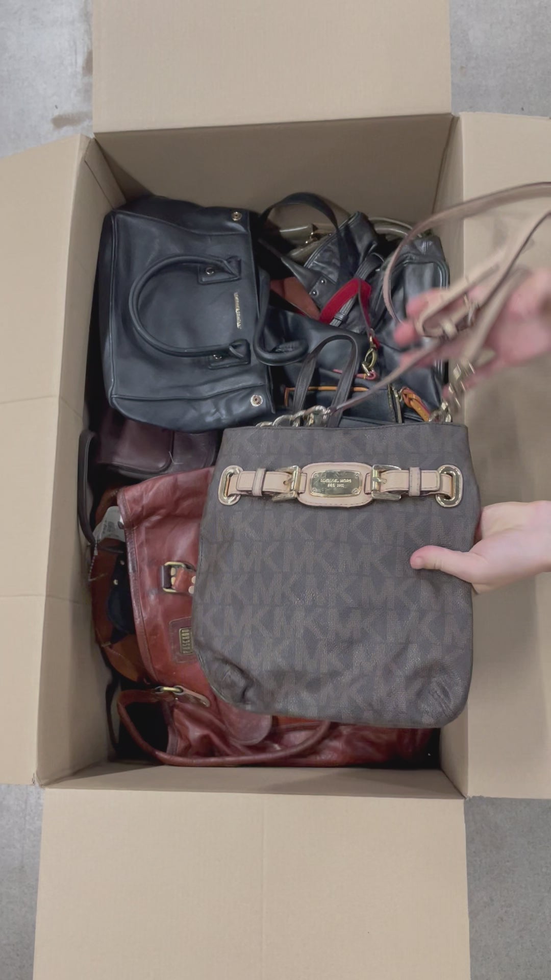 Collection of 20X BRANDED/UNBRANDED LADIES HANDBAGS in a gallery layout