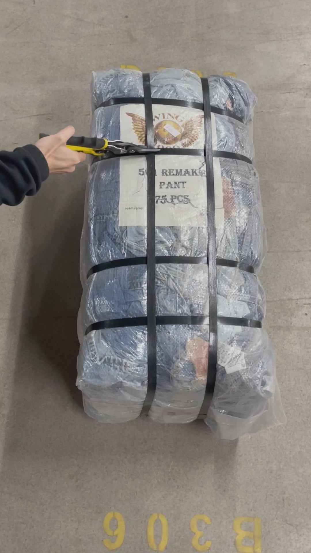Collection of 25X LEVIS 501 RENEWED PANTS A/B in a gallery layout