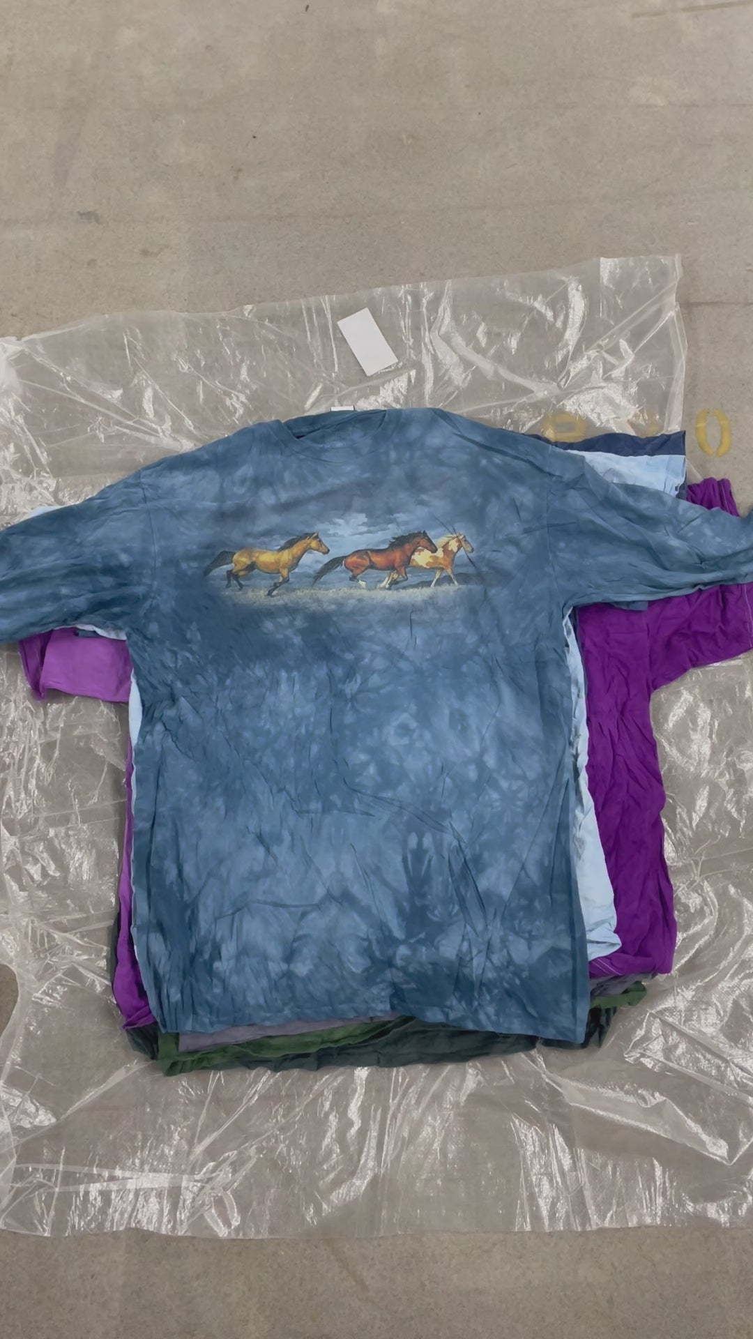 Collection of 100X VINTAGE ANIMAL GRAPHIC T-SHIRT in a gallery layout