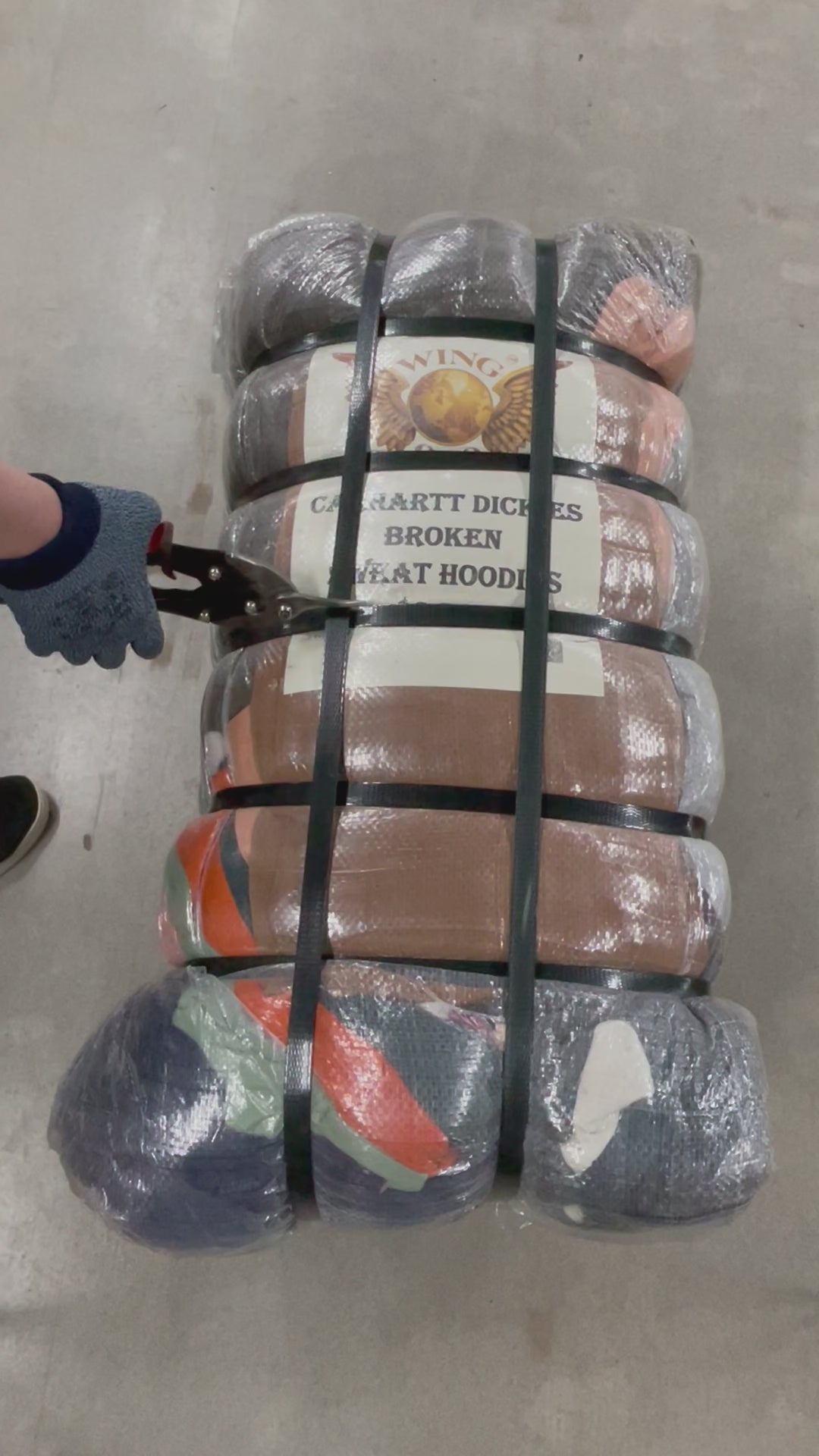 Collection of 40X CARHARTT & DICKIES SWEAT HOODIES (GRADE B/C) in a gallery layout