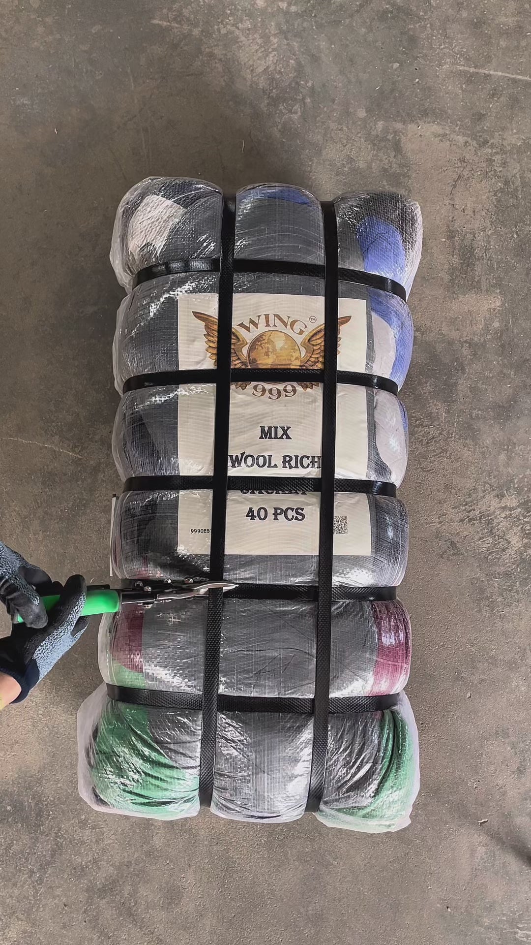 Collection of 40X MIX WOOLRICH JACKET in a gallery layout