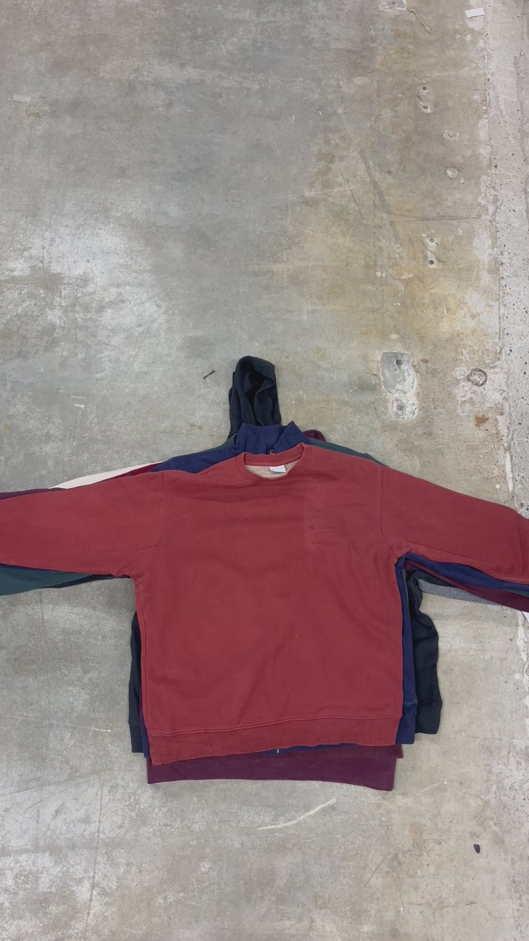 Collection of 35X L.L BEAN/COLUMBIA/EDDIE BAUER SWEATSHIRTS HOODIES in a gallery layout