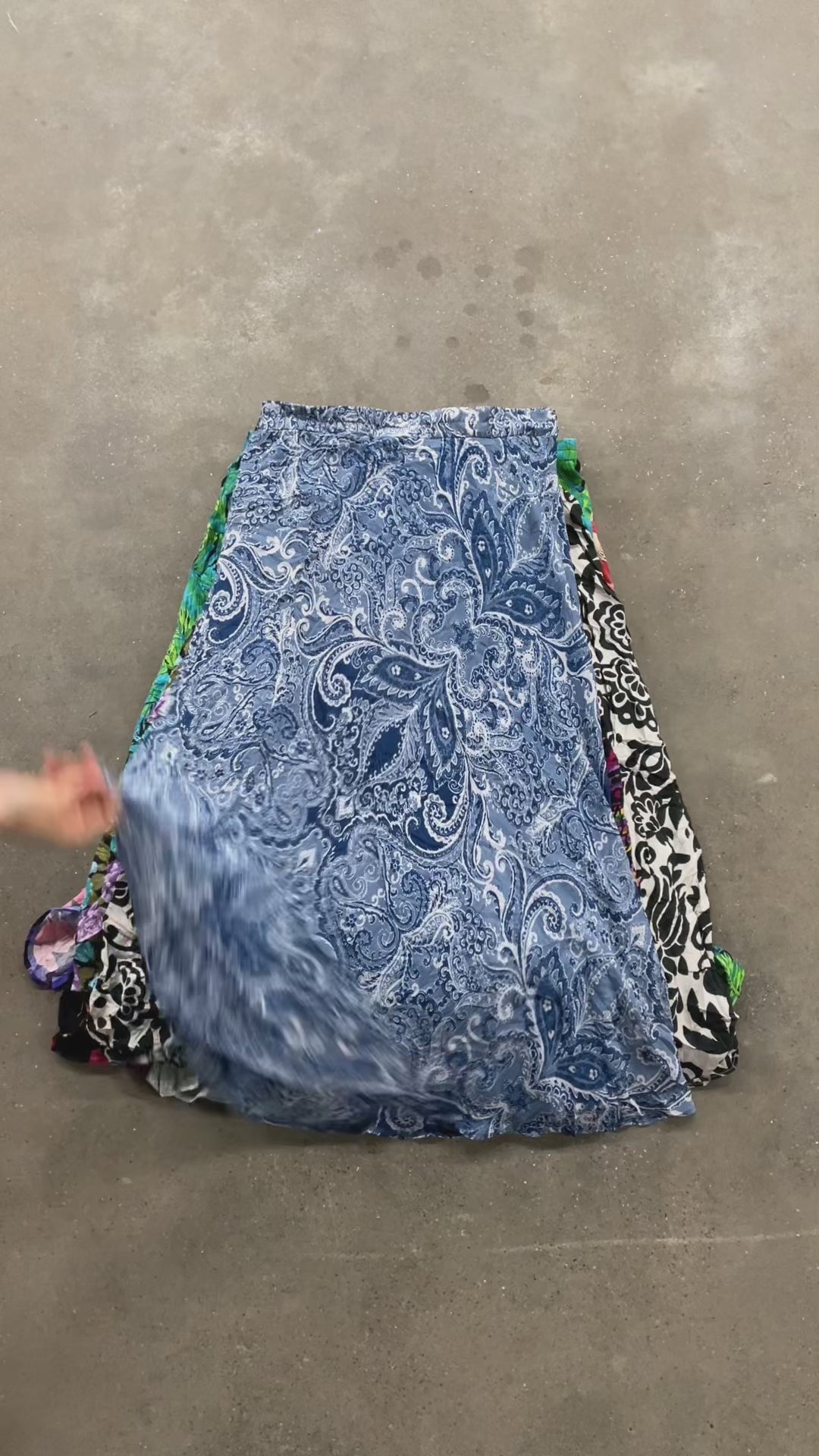 Collection of 50X MIX LADIES SKIRT in a gallery layout