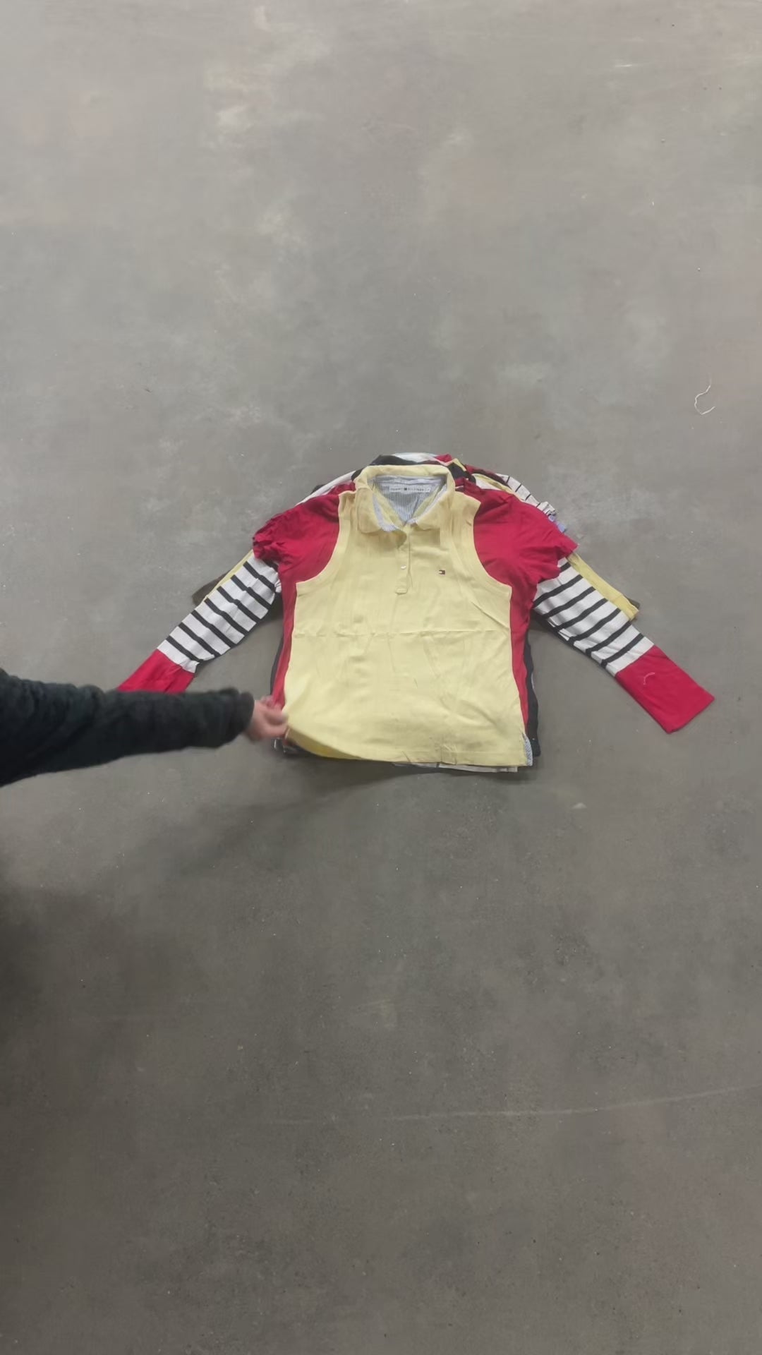 Collection of 50X TOMMY HILFIGER LADIES T-SHIRT in a gallery layout