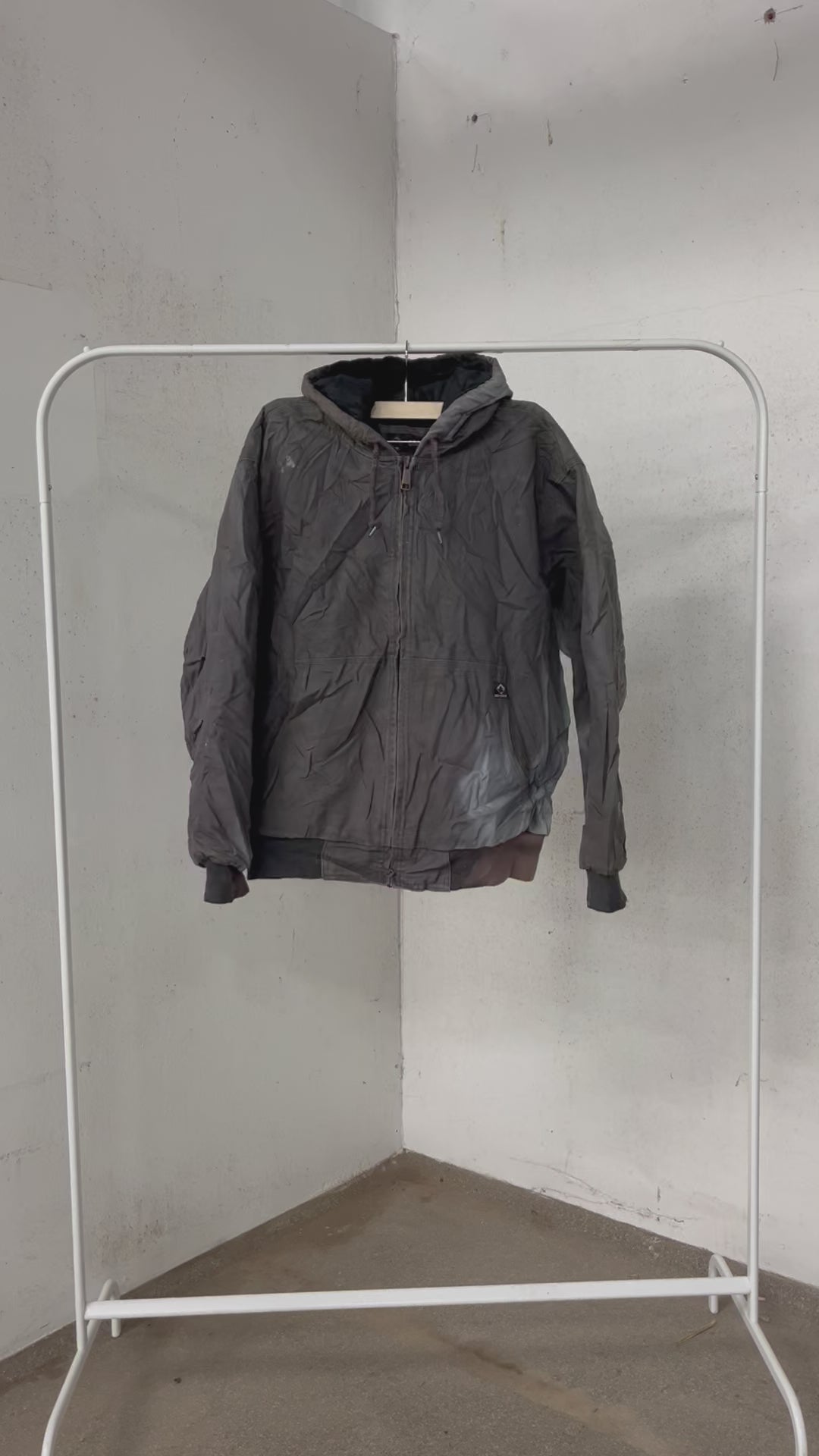 Collection of 25X CARHARTT BROKEN STYLE in a gallery layout