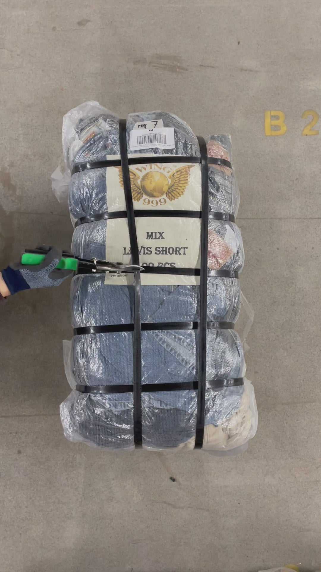 Collection of 50X MIX LEVIS SHORT in a gallery layout