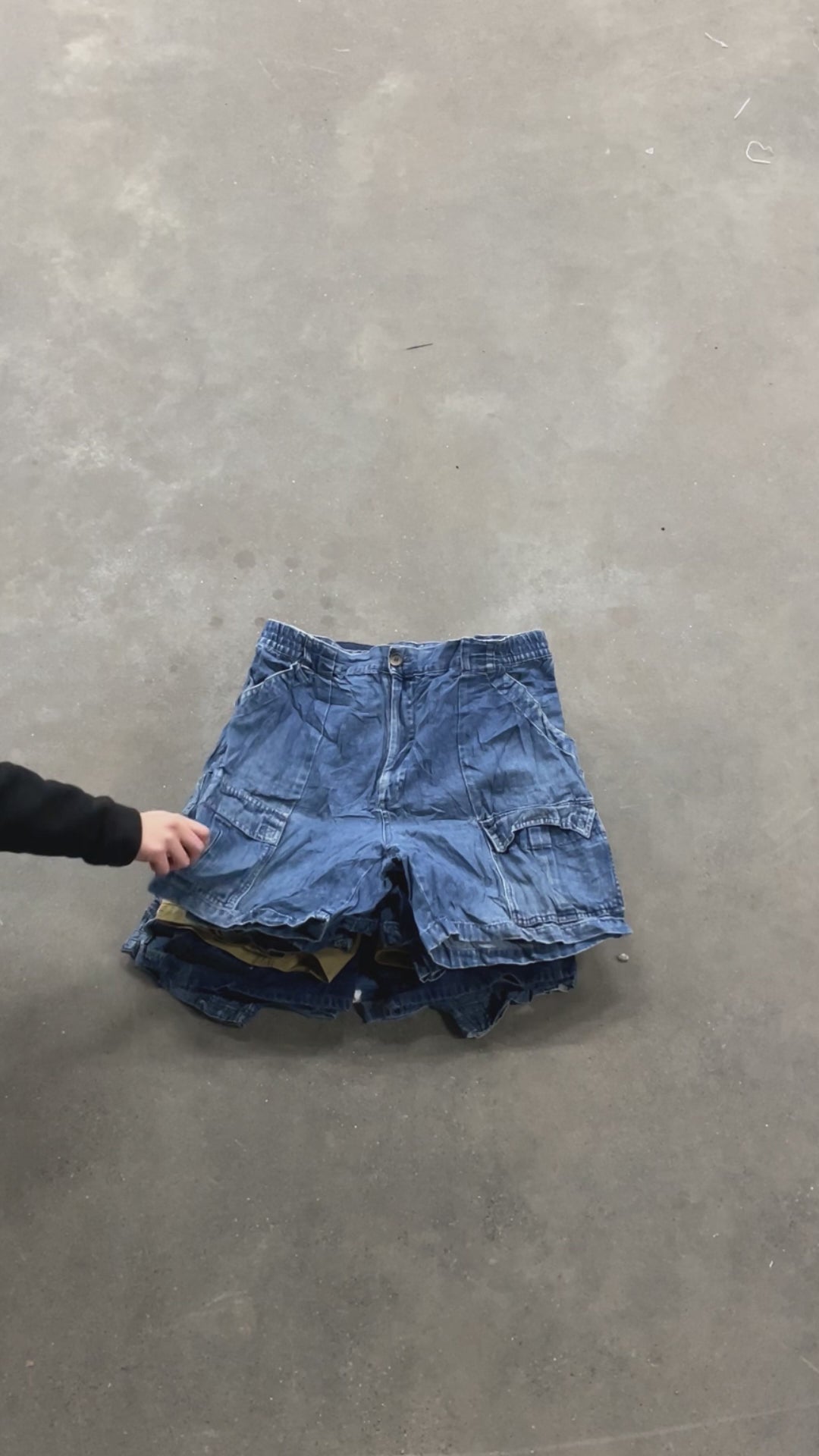 Collection of 50X UNBRANDED CARGO SHORTS in a gallery layout
