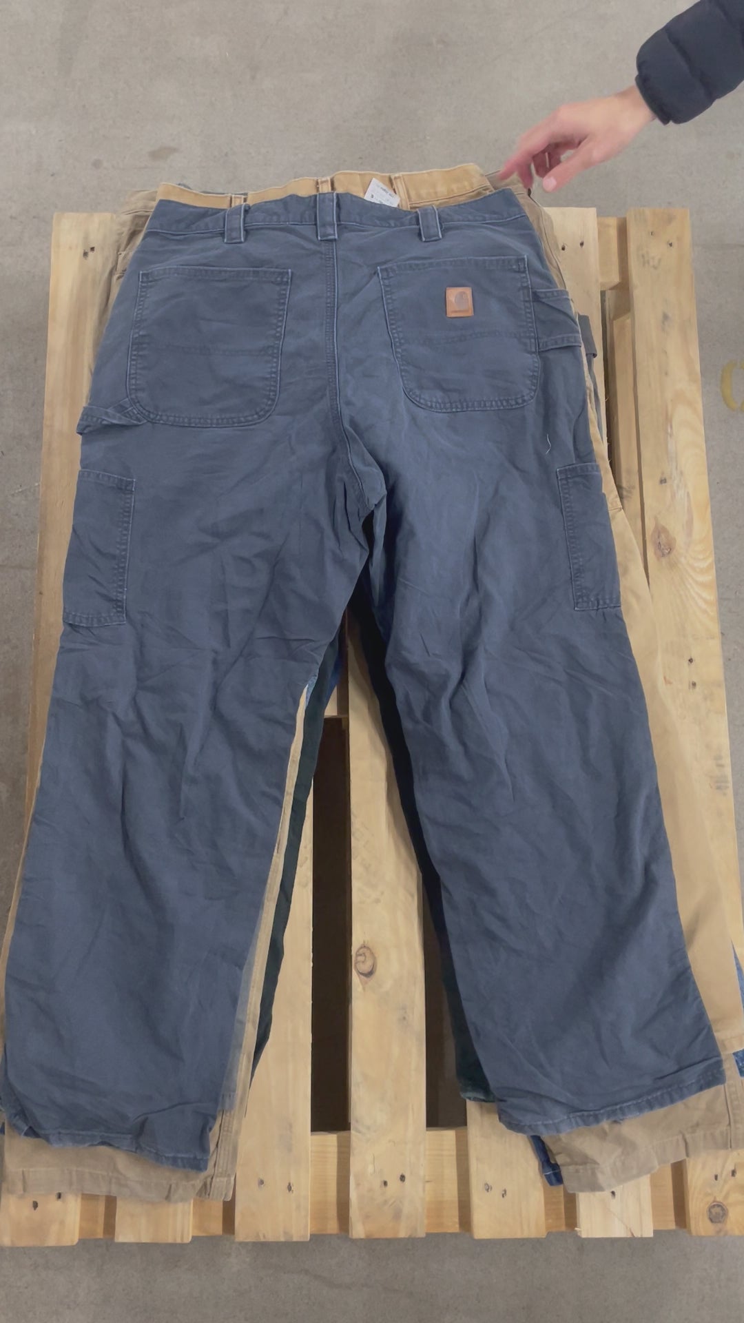 Collection of 40X CARHARTT PANT GRADE A/B in a gallery layout