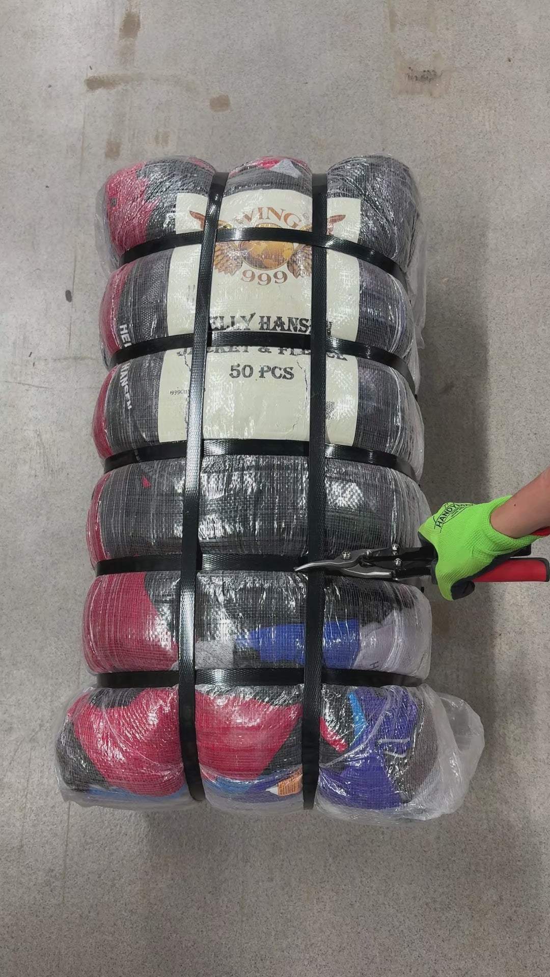 Collection of 25X HELLY HANSEN JACKET & FLEECE in a gallery layout