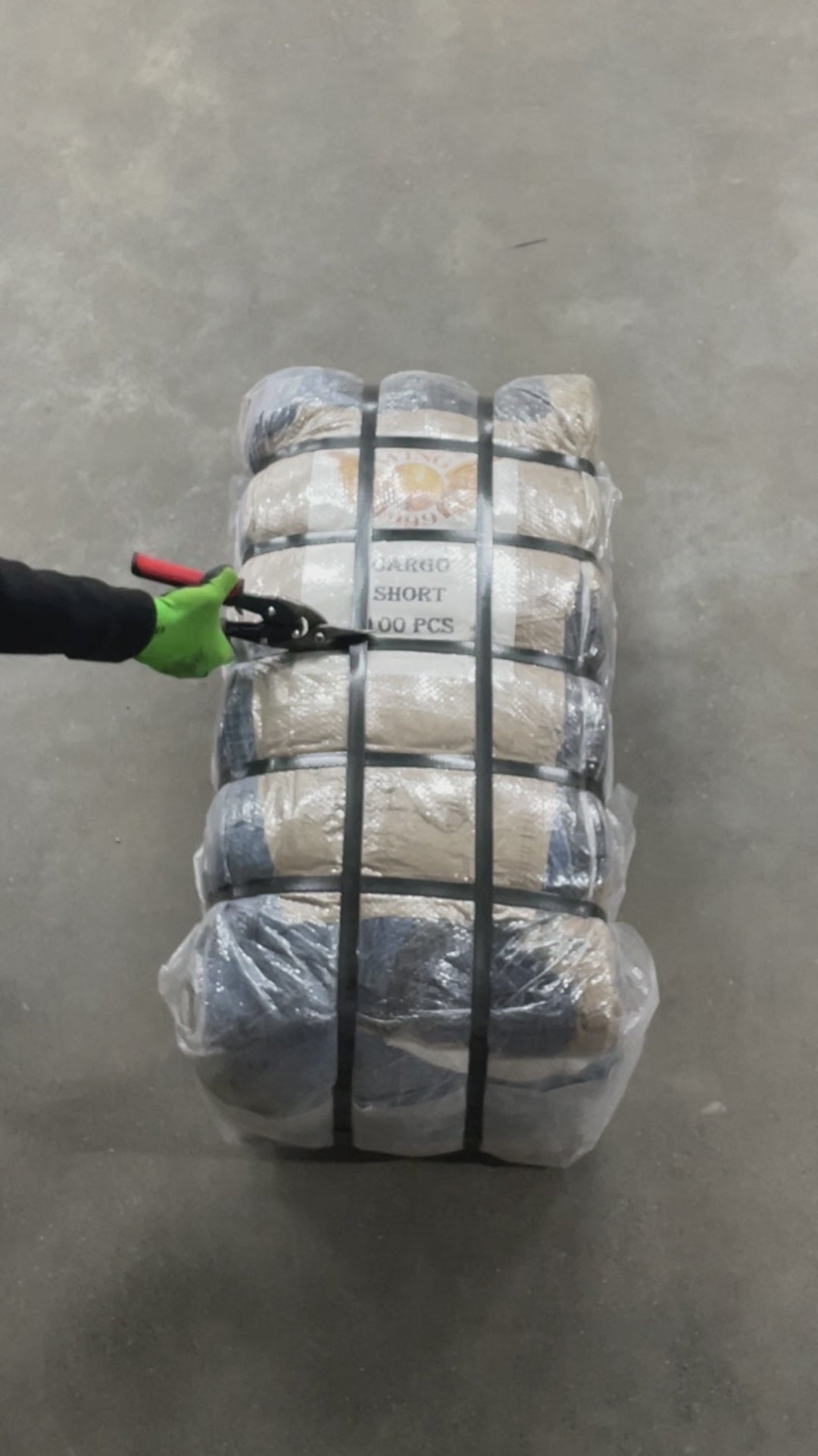 Collection of 50X UNBRANDED CARGO SHORTS in a gallery layout