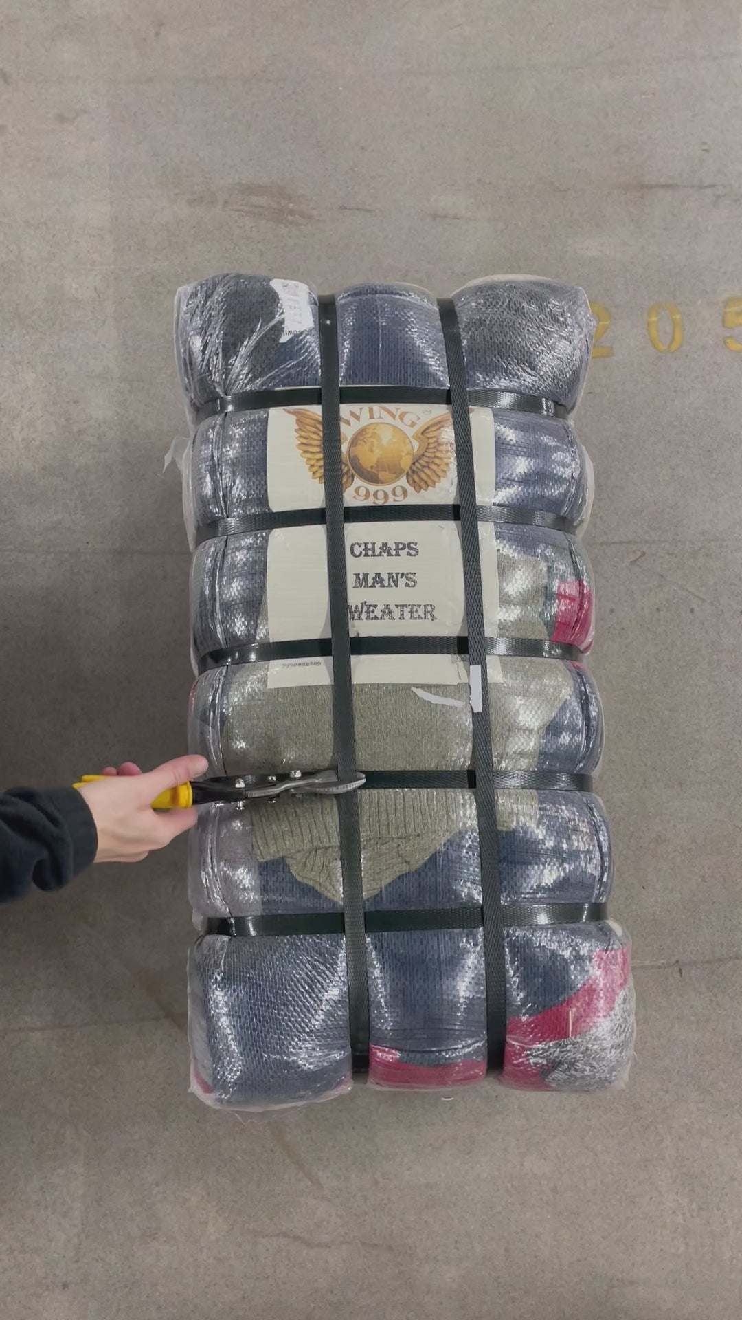 Collection of 20X CHAPS MEN SWEATER in a gallery layout