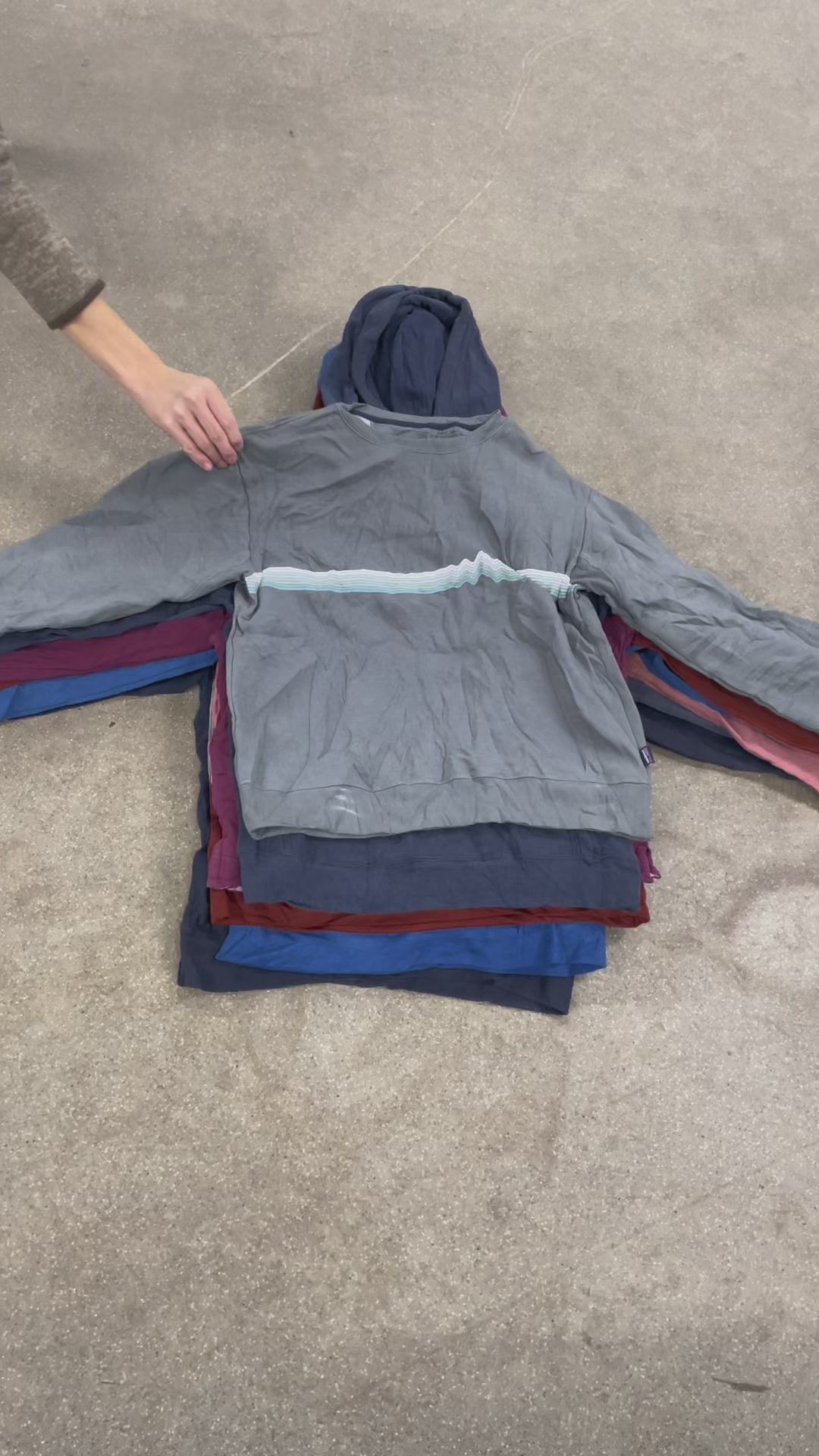 Collection of 25X PATAGONIA SWEATSHIRTS/ HOODIES in a gallery layout